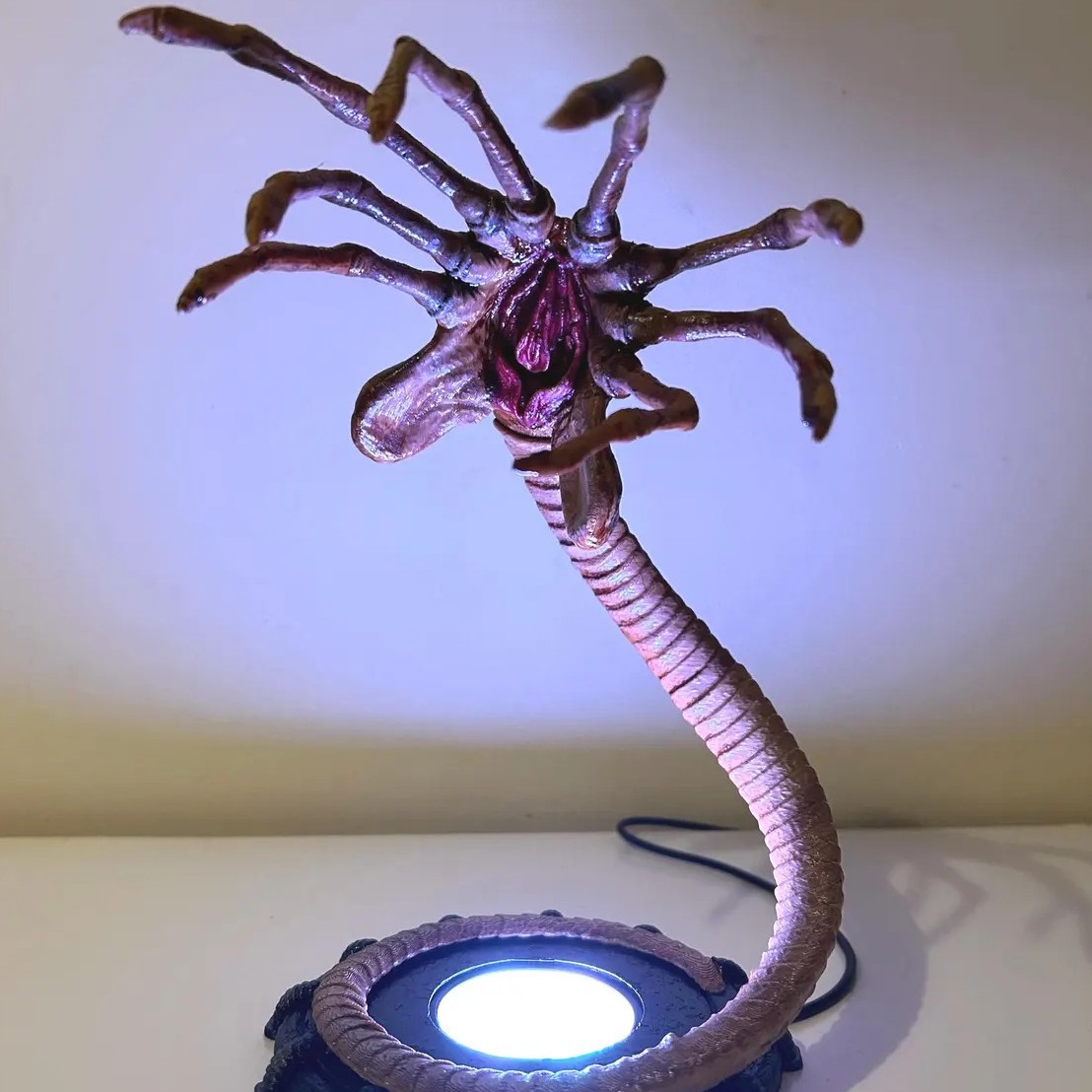 Alien Facehugger Lamp Nightlig - огляд і ціна Home Lighting And Decor